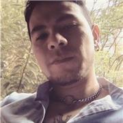 Artista formador imparte clases de dibujo y pintura a niños de primera y segunda infancia